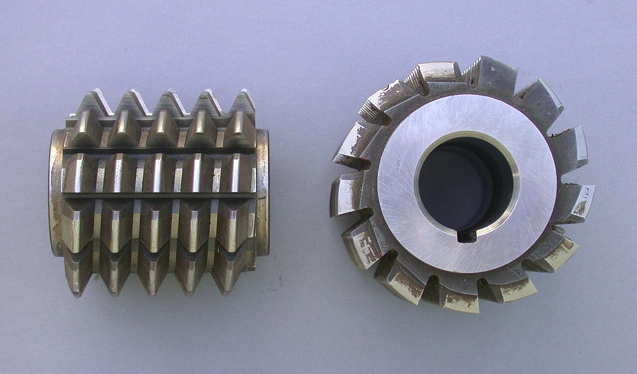 Gear hobbing machine