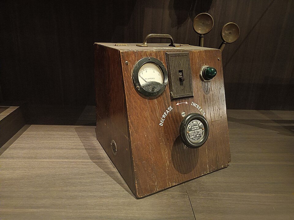 Defibrillator