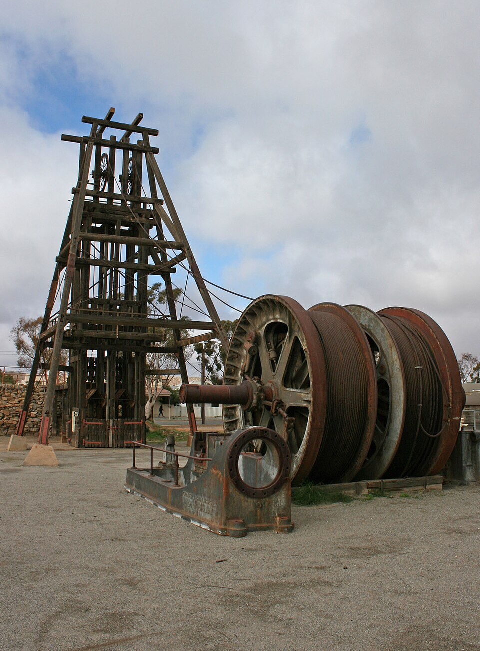Mine headframe
