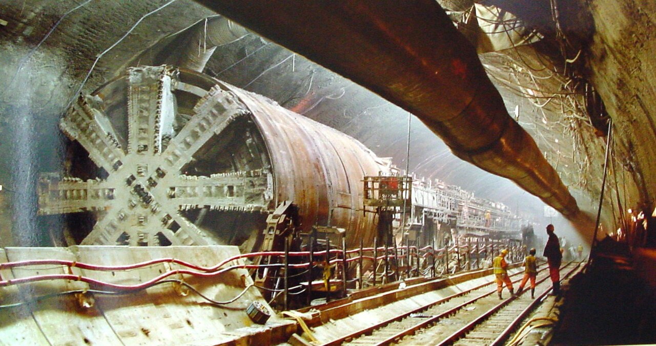 Tunnel boring machine