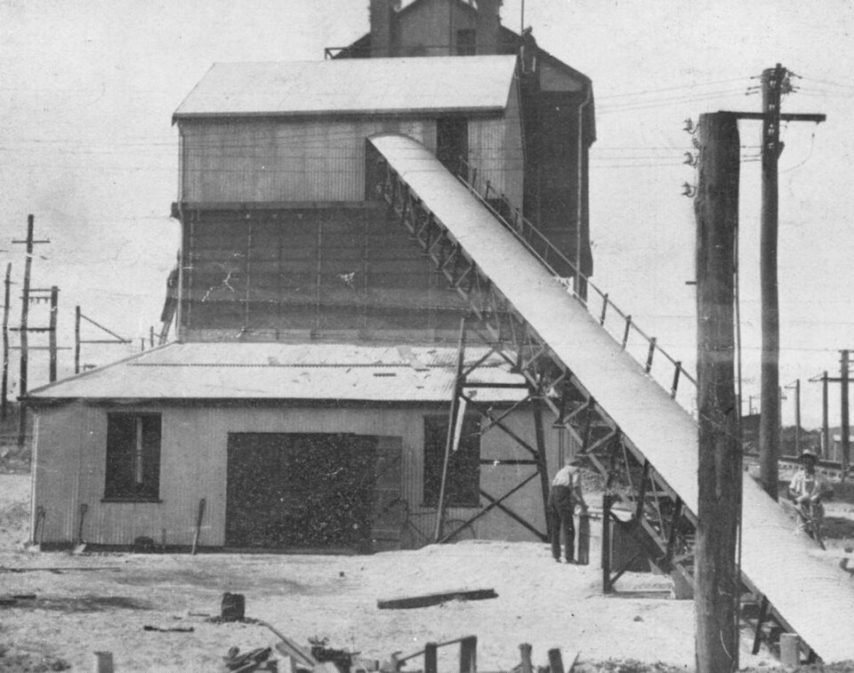 Drag-chain conveyor
