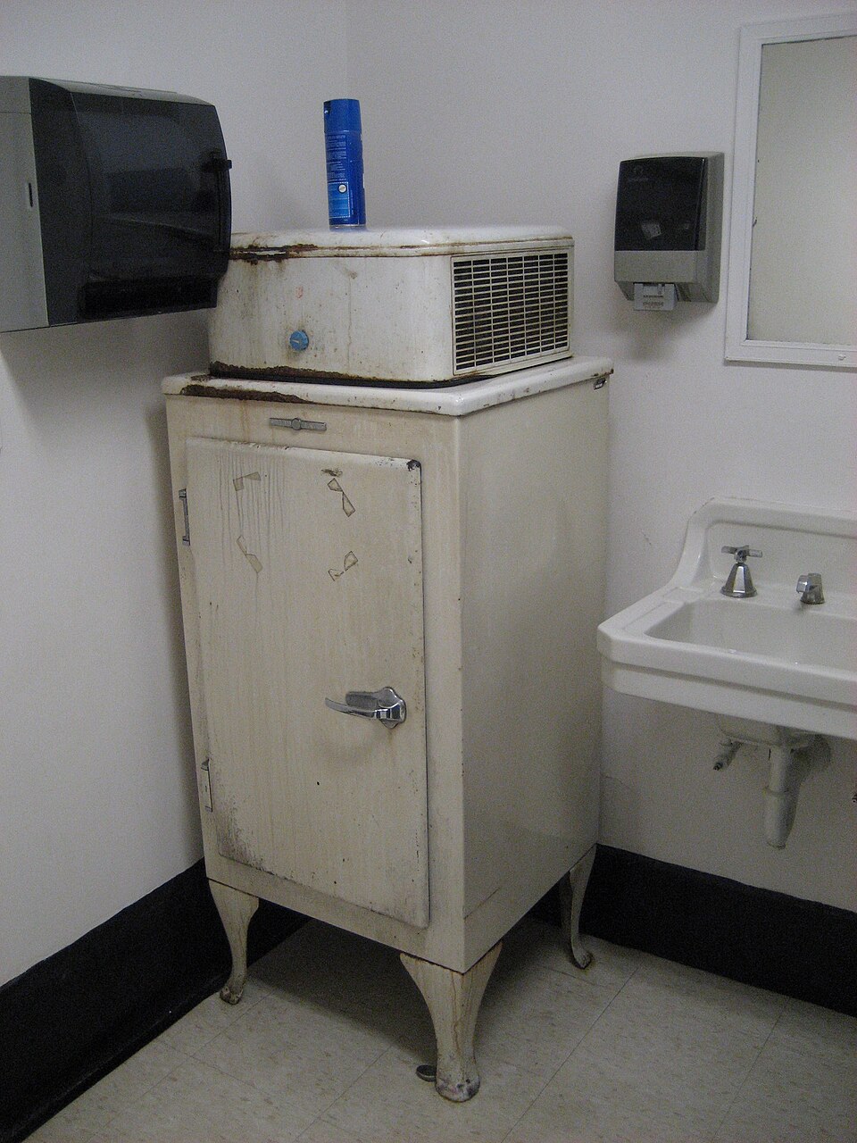Refrigerator