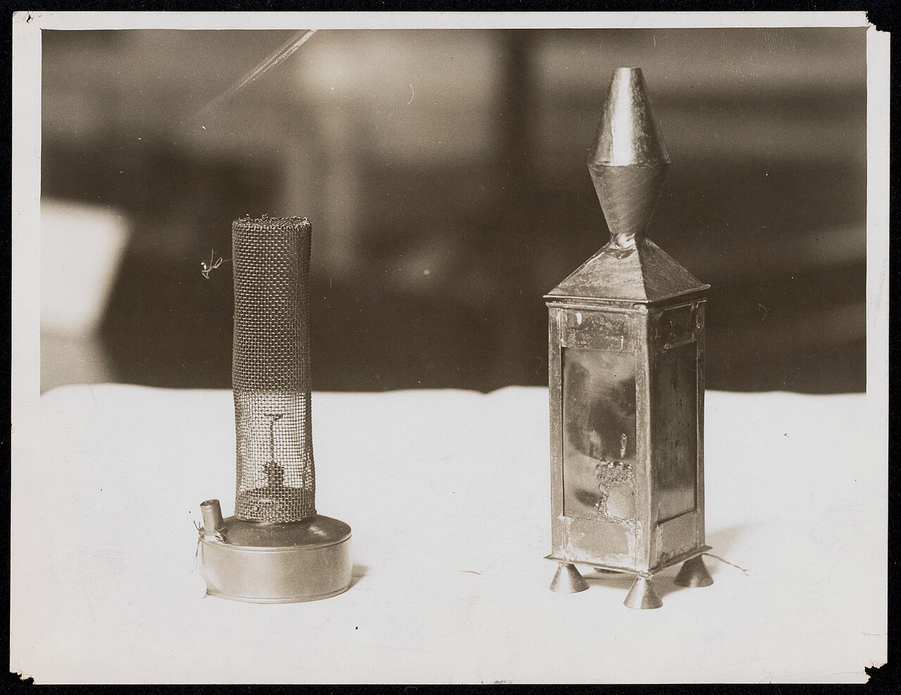 Davy safety lamp