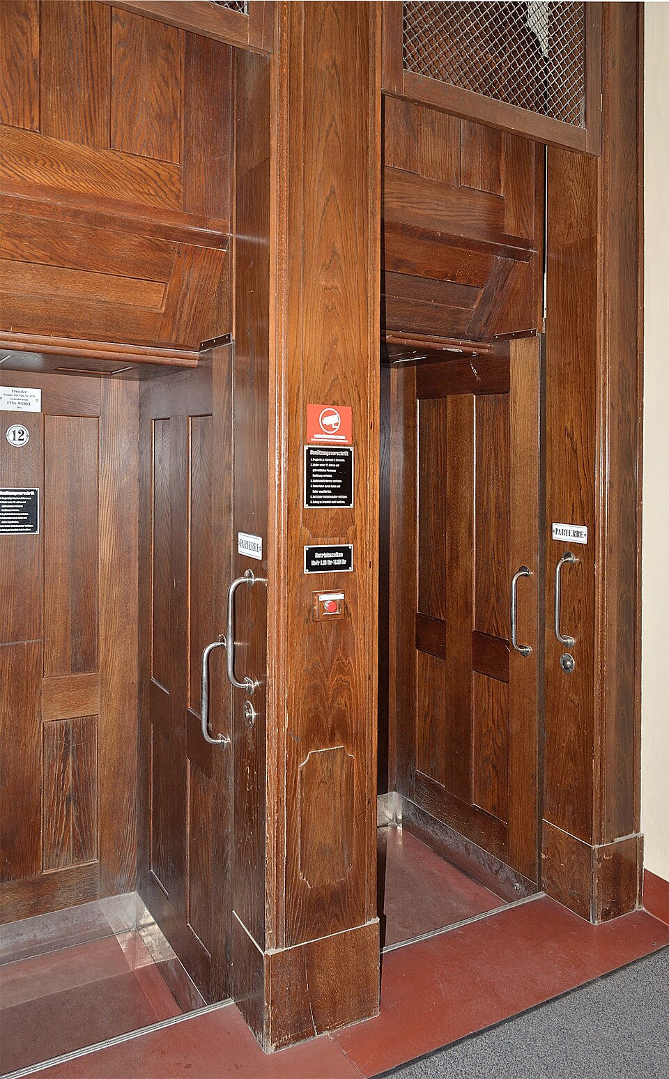 Paternoster lift