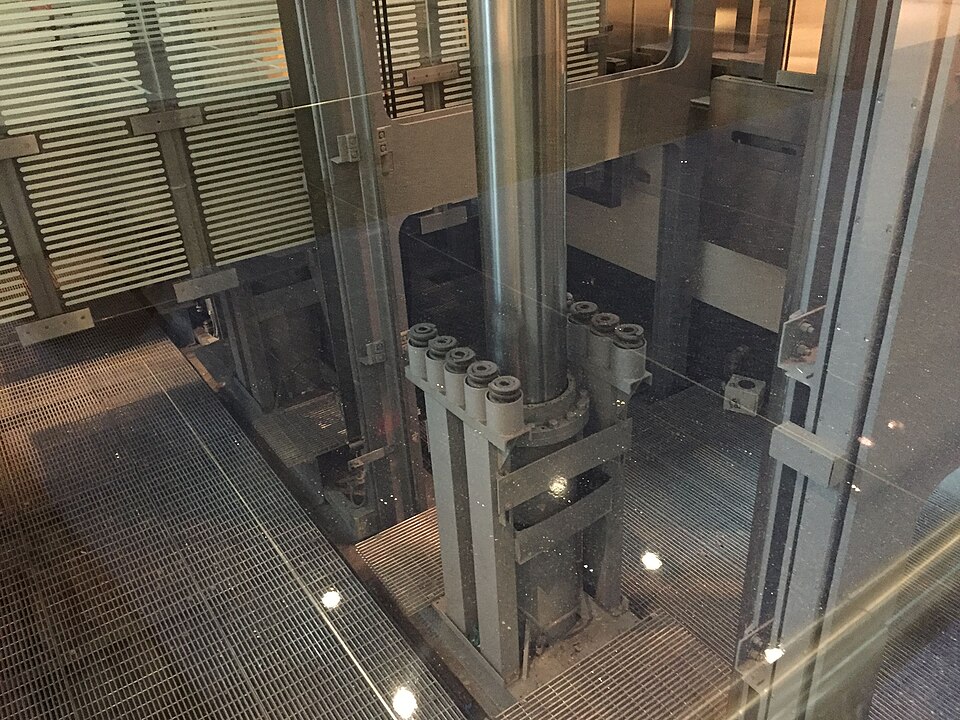 Hydraulic elevator